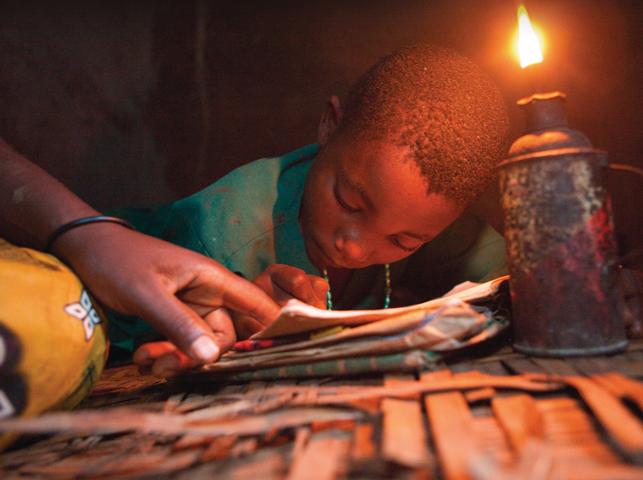 Nonostante costi e pericoli, le lampade a cherosene sono tra le più utilizzate nell'Africa sub-sahariana non raggiunta dalla rete elettrica