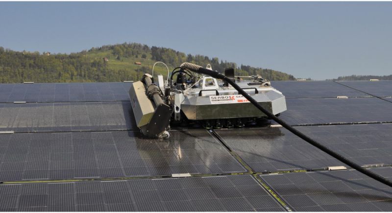 Gekko Solar è il robot della svizzera Serbot AG: pulisce dai 350 ai 400 mq in un'ora