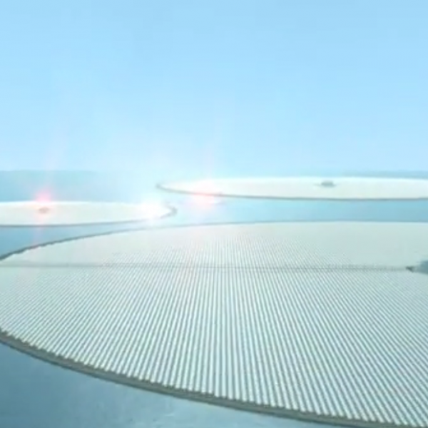 Tre isole fotovoltaiche galleggianti su un lago in Svizzera