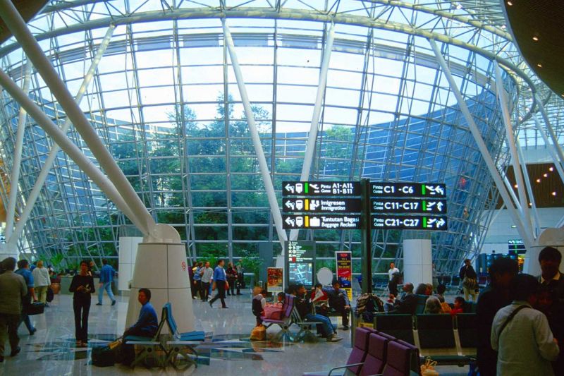 Nell'aeroporto di Kuala Lumpur, la foresta arriva sin dentro il Terminal 3