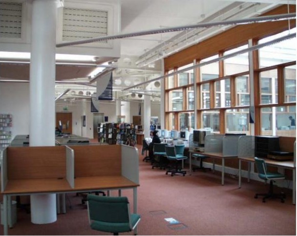 Lanchester Library dell'Università di Coventry. Un'aula studio