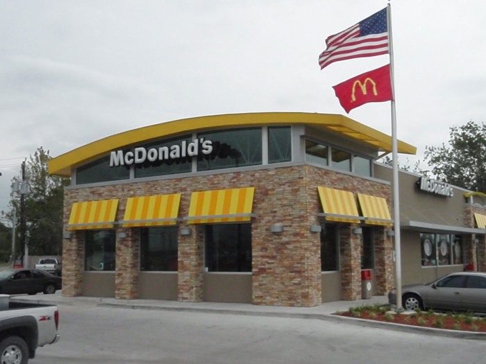 McDonald è la più nota catena di fast food al mondo, con una lunga carriera costellata da critiche