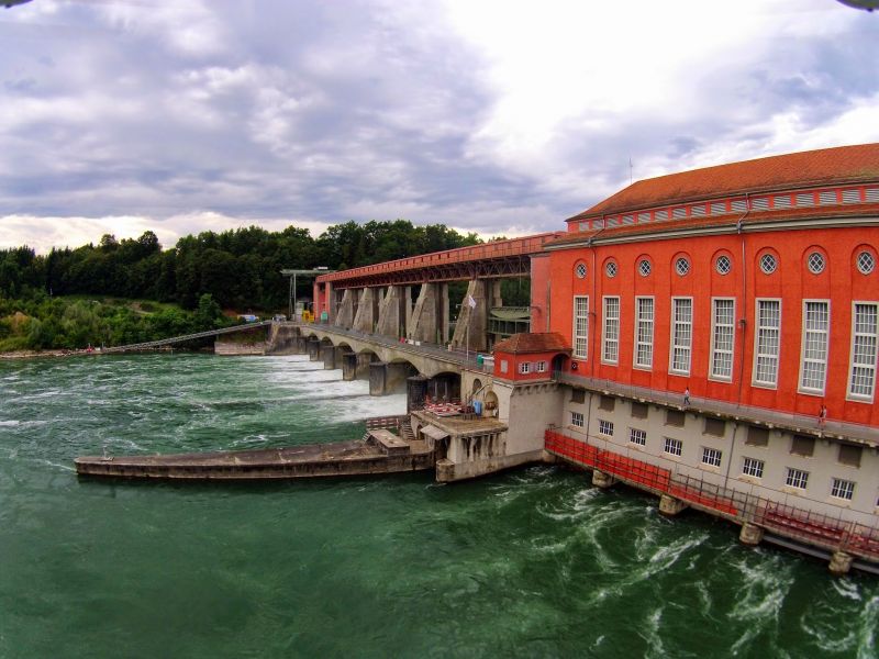 Dal primo gennaio 2015, le Ferrovie Federali Svizzere sono diventate azioniste di maggioranza della centrale idroelettrica di Kraftwerk Wassen AG