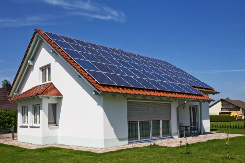 Pannelli fotovoltaici sul tetto di un'abitazione
