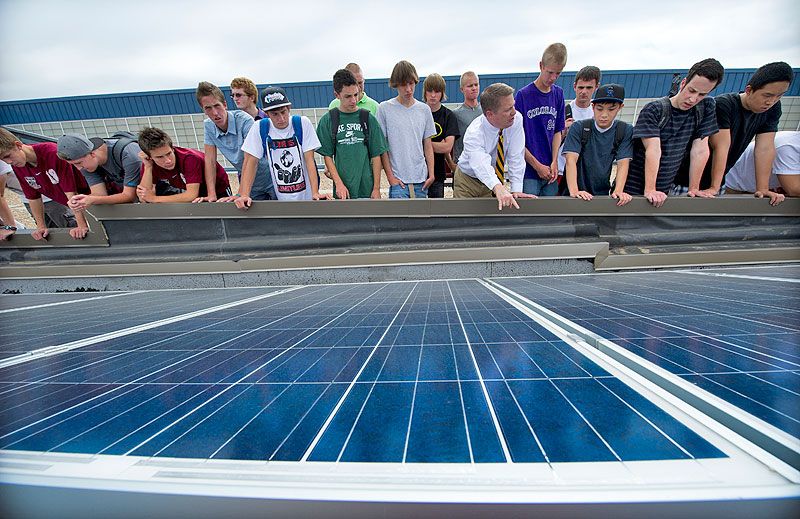 Studenti e pannelli fotovoltaici