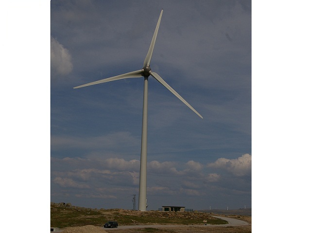 Immagine di un grande generatore eolico
