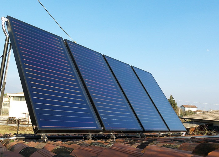 I pannelli solari Red della MCZ installati sulla copertura di una abitazione
