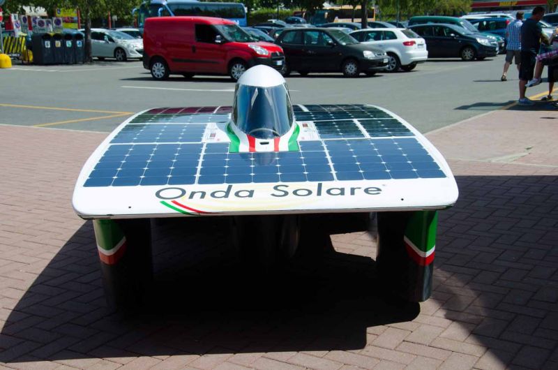 (il prototipo solare italiano Emilia3 in partenza per la WSC)