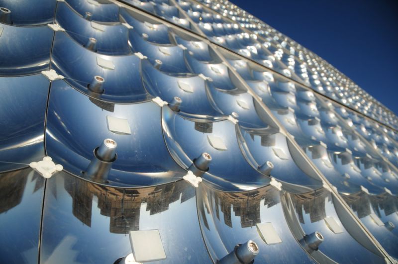 CPV in dettaglio Ingrandimento di un modulo fotovoltaico a concentrazione