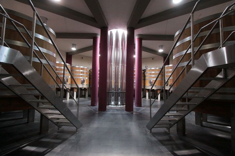 Interno della nuova cantina dell'azienda agricola Salcheto