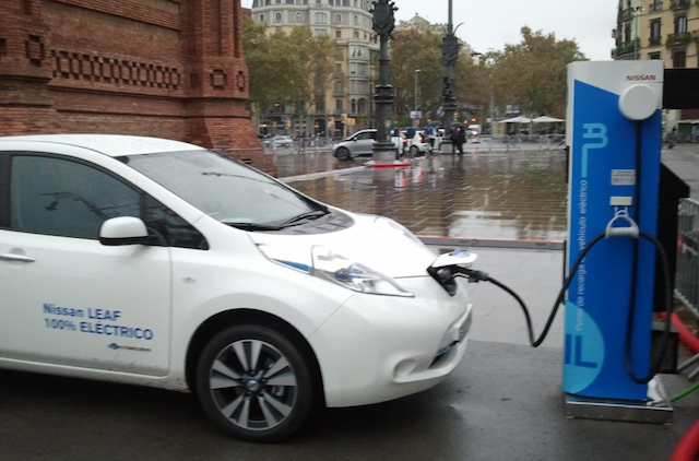 Un momento del test citt&agrave; elettrica che si &egrave; svolto nella zona dell'Arc de Triomf