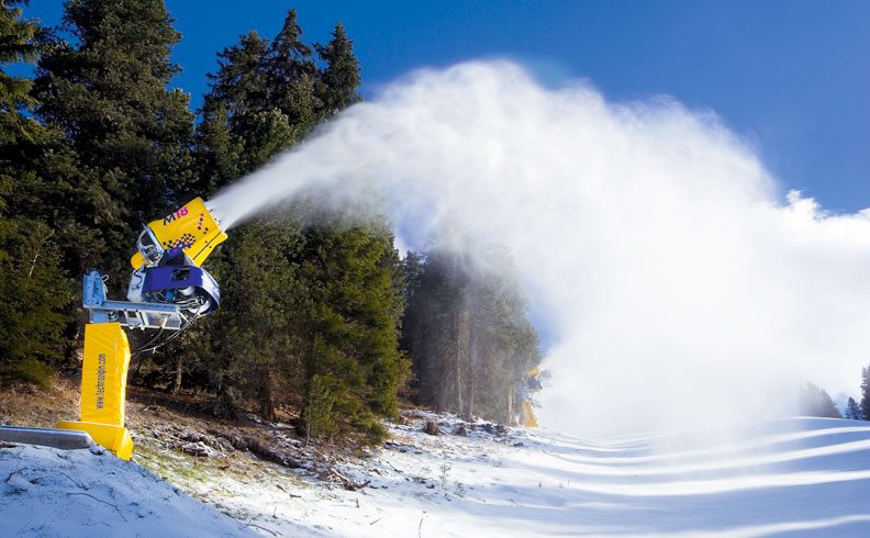 La neve artificiale con gli additivi ha un inevitabile impatto sull'ambiente