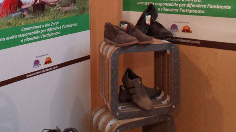 Le scarpe kmZero alla fiera Ecomondo 2013