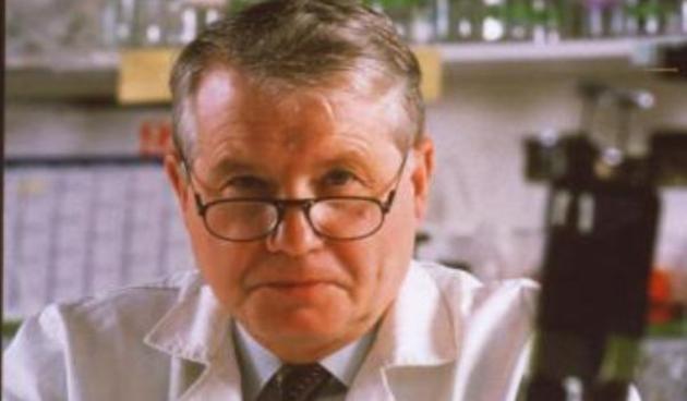 Il professor Montagnier sta sviluppando i caratteri del campo elettromagnetico necessario al trattamento