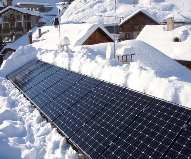 Nevicata su pannelli solari