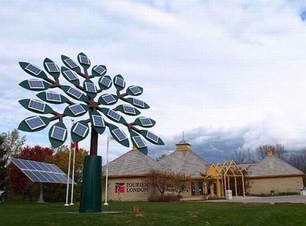L'albero fotovoltaico pi&ugrave; alto al mondo, presso l'ufficio del turismo di Londra