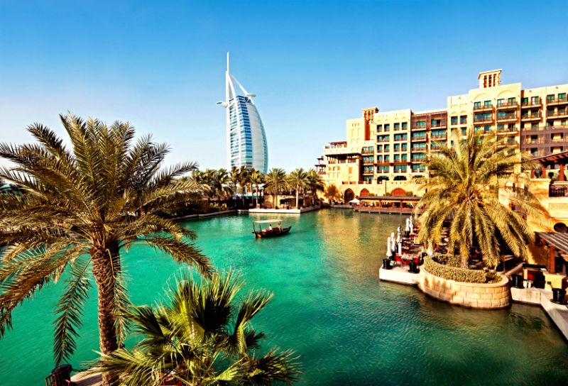 Durante l'estate, a Dubai le temperature superano abbondantemente i 40 gradi, facendo svettare i già alti consumi elettrici