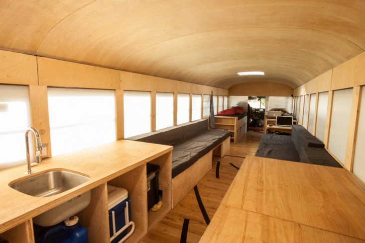 Interno dello scuolabus di Hank Butitta