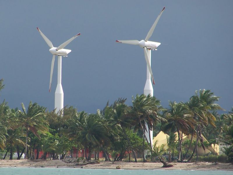 Turbine eoliche Niente paura! Per ricaricare i vostri cellulari, non avrete bisogno di gigantesche turbine eoliche