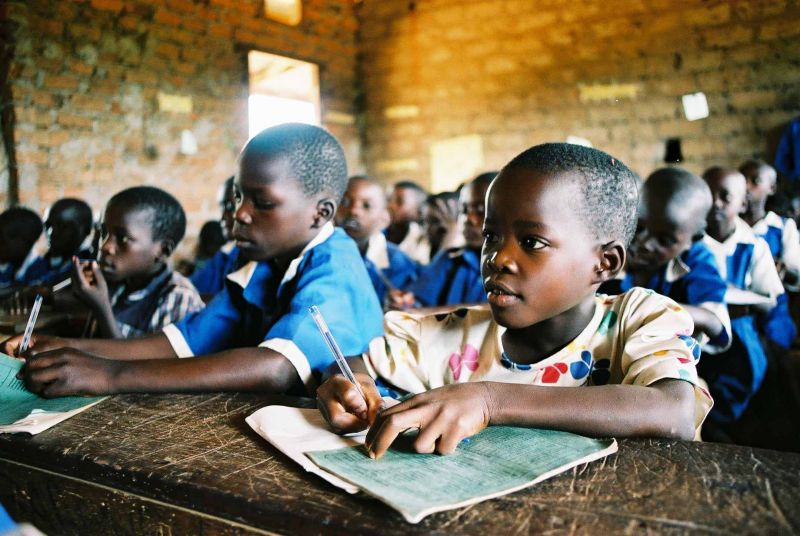 Il programma Lighter Learning affronta la questione dell'educazione nelle zone pi&ugrave; povere dello Zambia con l'installazione di pannelli fotovoltaici
