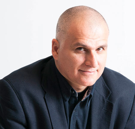 Il designer turco Hakan G&uuml;rsu, ideatore della V-tent