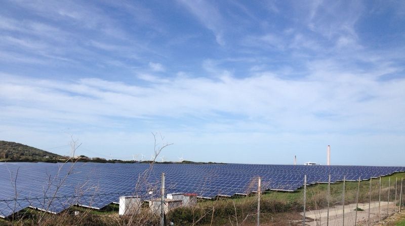 Pannelli fotovoltaici (località Fiume Santo) Pannelli fotovoltaici (località Fiume Santo): il più grande progetto realizzato da E.ON nel solare
