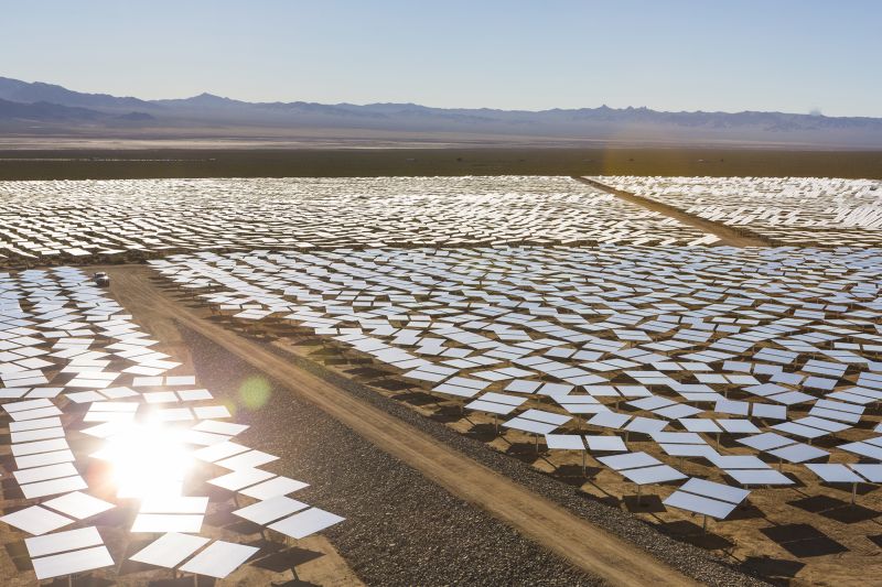 Ivanpah, eliostati circondanti la Torre1