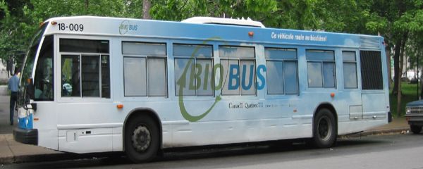 Un autobus a biodiesel nella citt&agrave; di Pamplona, in Spagna