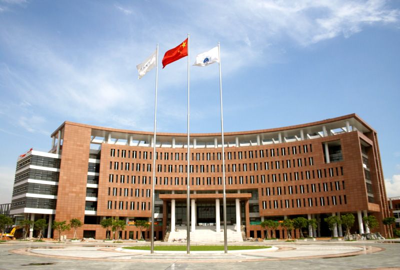 Un'immagine della South China University of Technology, parte del team che sta studiando l'uso della carta nel fotovoltaico