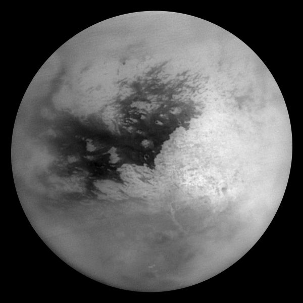 La temperatura superficiale di Titano si aggira intorno ai -180 &deg;C