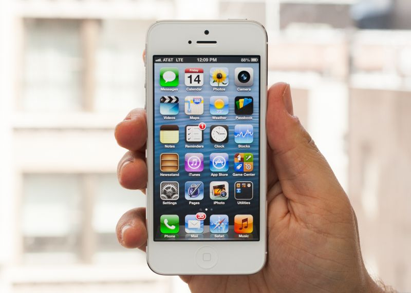 iPhone La Apple ha depositato un brevetto per installare una serie di celle fotovoltaiche sotto il display MultiTouch