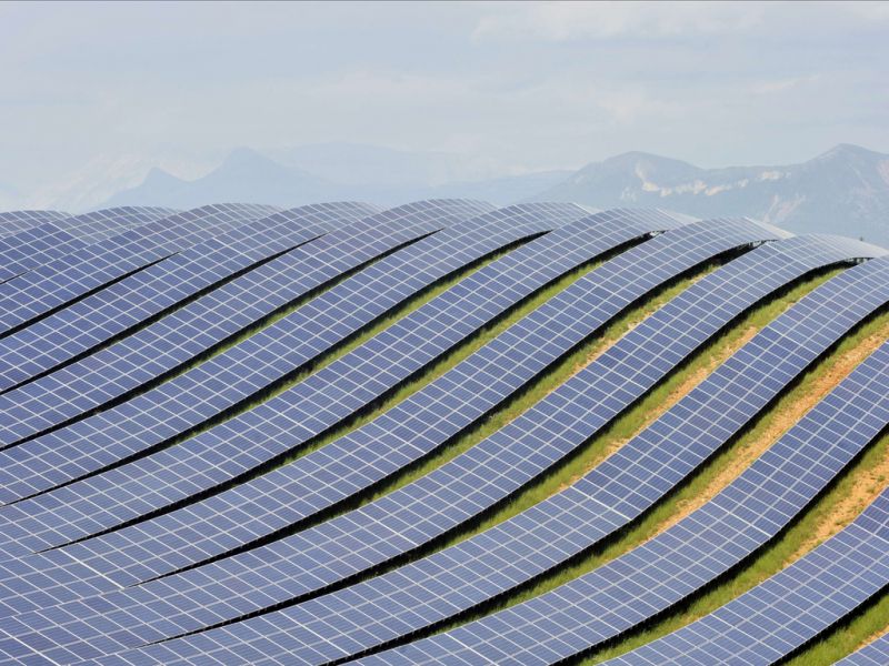 Uno dei parchi -fattoria a solare fotovoltaico d'Europa, in Francia.