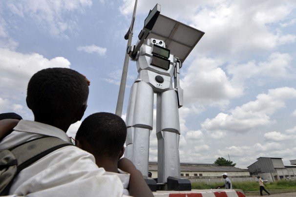 Una pensilina fotovoltaica permette al robot di funzionare