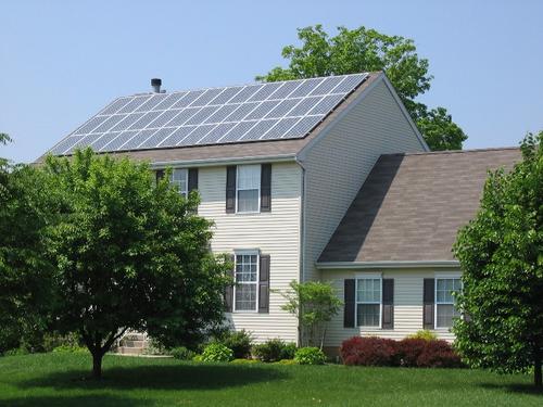 Sinora, gli impianti di piccole dimensioni dovevano immettere l'energia in rete prima di consumarla