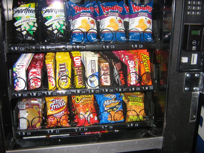 I distributori automatici sono pieni zeppi di snack dolci e salati
