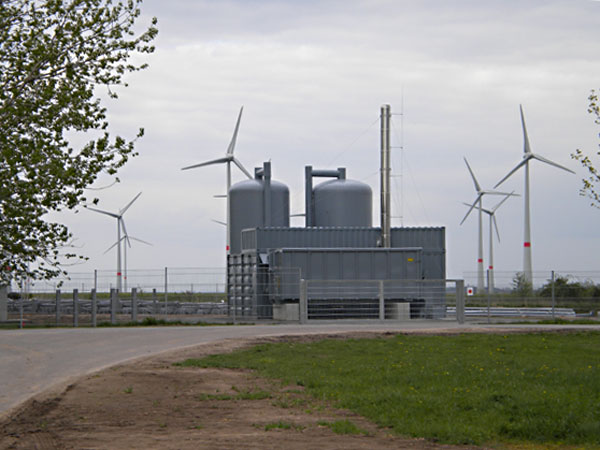 La centrale a biogas di Feldheim riscalda 100 famiglie, oltre ad attivit&agrave; produttive e aziende zootecniche