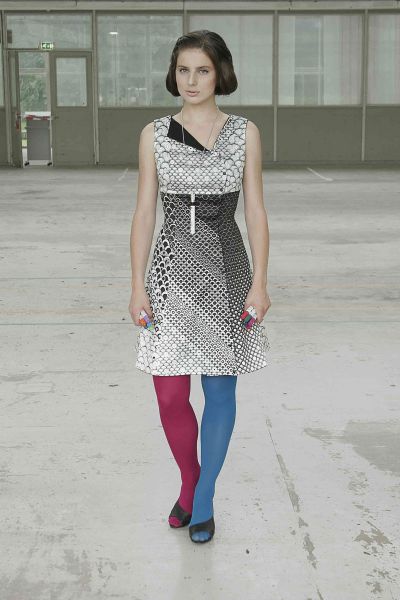 "Color-It-Yourself Dress"_Michiel Schuurman (graphic designer) e Berbero Soepboer (fashion designer) "Color-It-Yourself Dress"_Michiel Schuurman (graphic designer) e Berbero Soepboer (fashion designer)