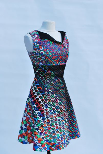 "Color-It-Yourself Dress"_Michiel Schuurman (graphic designer) e Berbero Soepboer (fashion designer) "Color-It-Yourself Dress"_Michiel Schuurman (graphic designer) e Berbero Soepboer (fashion designer)