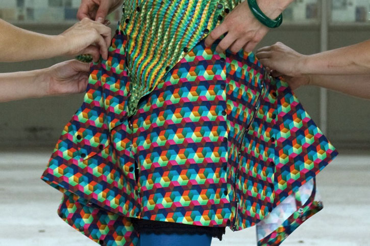 "Dress Assembly"_Michiel Schuurman (graphic designer) e Berbero Soepboer (fashion designer) "Dress Assembly"_Michiel Schuurman (graphic designer) e Berbero Soepboer (fashion designer)