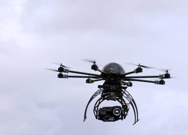 Il drone è dotato di fotocamere ad alta risoluzione per scattare fotografie da angolazioni differenti della pala eolica