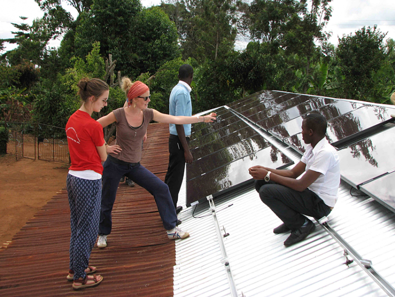 In Tanzania, esistono anche altri progetti interessati a portare il fotovoltaico nelle scuole
