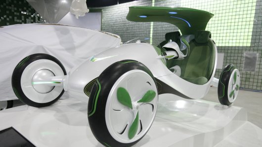 Attraverso dei filatoi inseriti nelle ruote, la Leaf sar&agrave; in grado di produrre energia eolica
