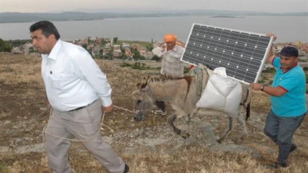 I pastori turchi sfruttano l'energia prodotta da pannelli portatili