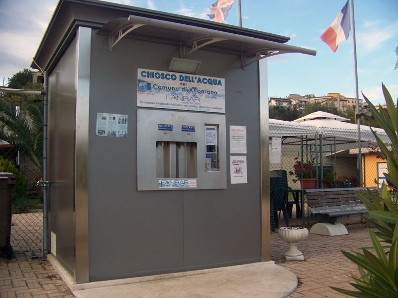 Chioschi e Case dell'Acqua sono costruite per riqualificare l'ambiente, offrendo spunti per socializzare
