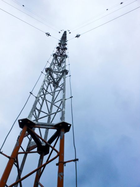La torre di trasmissione &egrave; gestita da BAI e fornisce la regione con le trasmissioni radiofoniche 