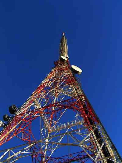 La torre immagazziner&agrave; l'energia solare durante le ore diurne