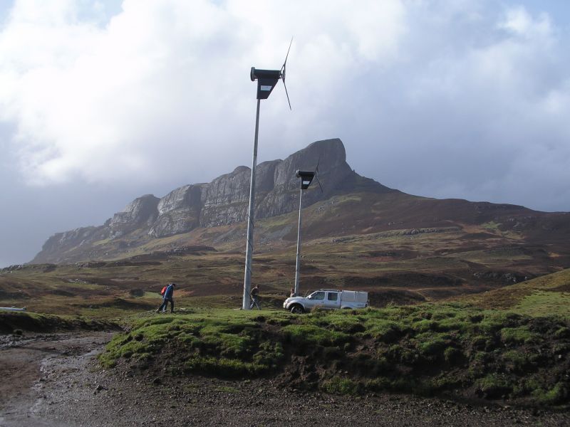 Gli abitanti di Eigg contano per il proprio fabbisogno energetico su eolico, fotovoltaico e idroelettrico