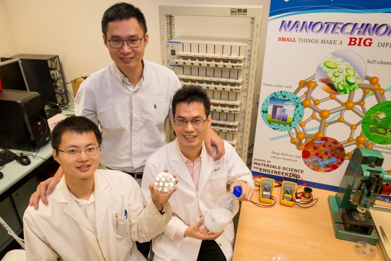 Il team di ricercatori della Nanyang Technology University 