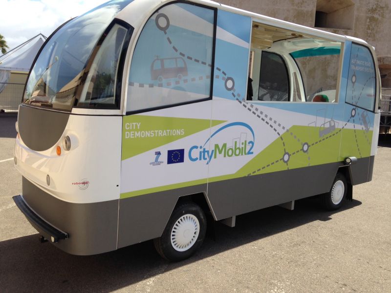 Minibus del progetto City Mobil 2 ad Oristano