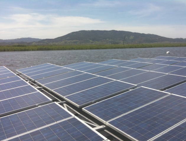 Il fotovoltaico flottante è una tecnologia preziosa per risparmiare terra Un impianto fotovoltaico flottante